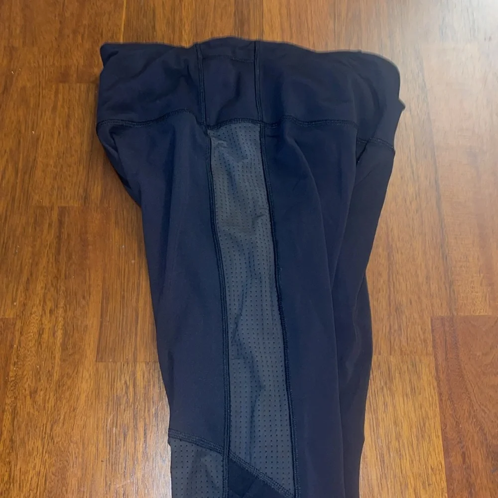 Lululemon Black Capri Mesh Criss Cross Leggings. Size 8.